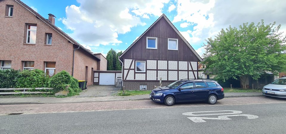 Schönes Zweifamilienhaus mit 6 Zimmern in der Nähe vom Klostersee in Walsrode | Außenansicht